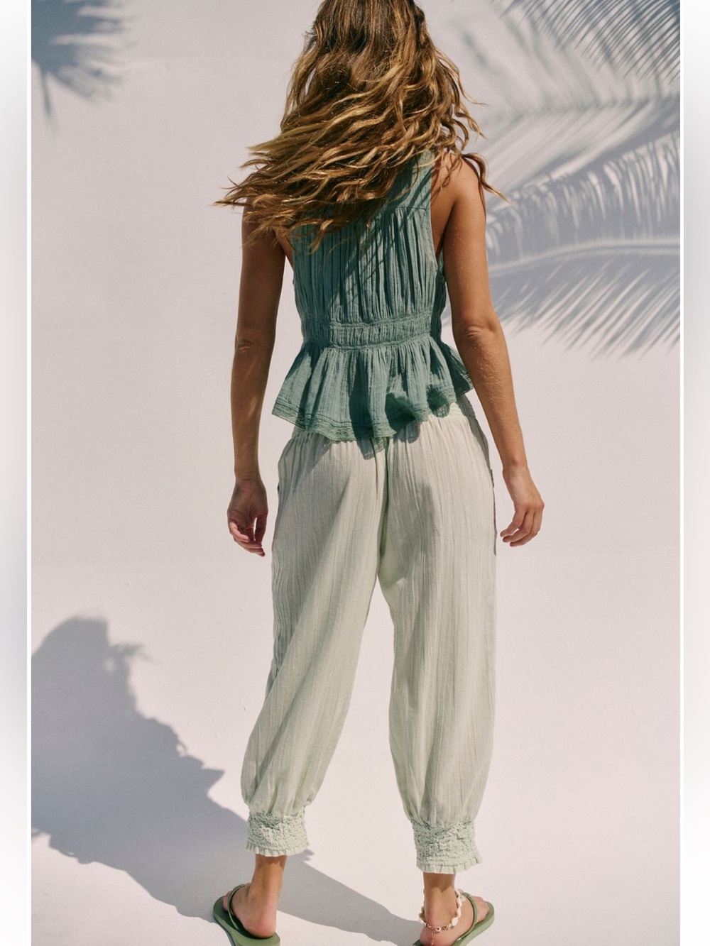 Free People Taye Smocked Cotton Capris NWT XS/S - Picture 2 of 8
